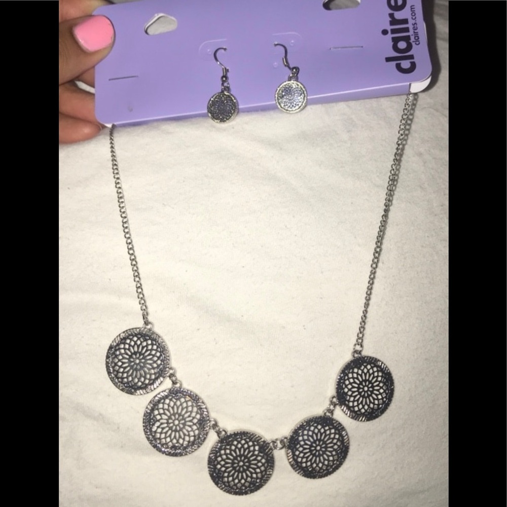 Claires Silver necklace and earring set!